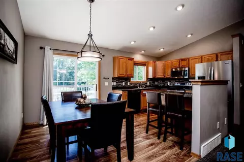 1504 S River Oak Ave, Brandon, SD 57005 photo 6