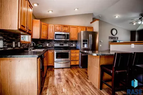 1504 S River Oak Ave, Brandon, SD 57005 photo 9