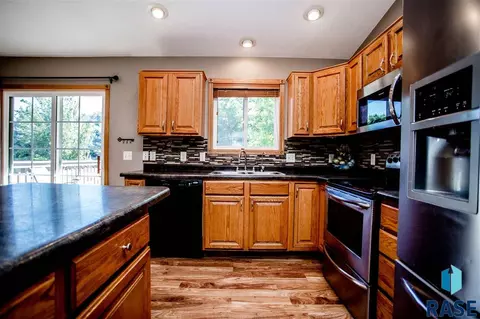 1504 S River Oak Ave, Brandon, SD 57005 photo 8