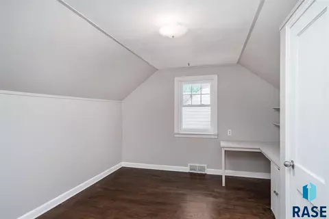 907 S 3rd Ave, Sioux Falls, SD 57105 photo 16