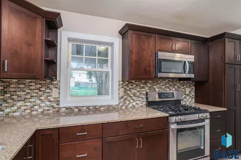 907 S 3rd Ave, Sioux Falls, SD 57105 photo 8