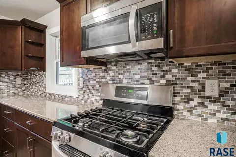 907 S 3rd Ave, Sioux Falls, SD 57105 photo 9