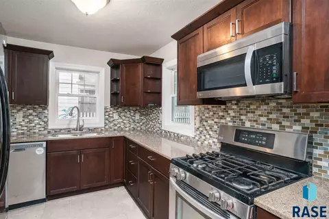 907 S 3rd Ave, Sioux Falls, SD 57105 photo 7