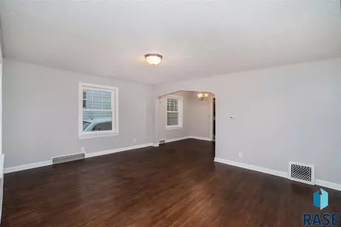 907 S 3rd Ave, Sioux Falls, SD 57105 photo 5