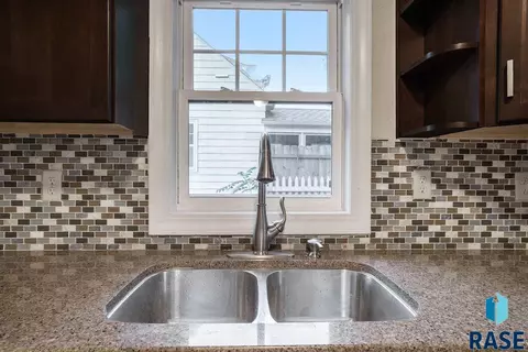 907 S 3rd Ave, Sioux Falls, SD 57105 photo 10
