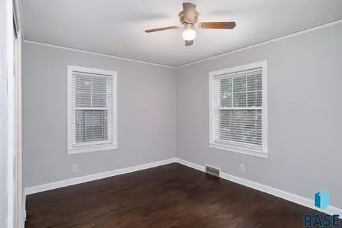 907 S 3rd Ave, Sioux Falls, SD 57105 photo 11