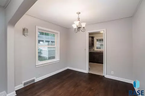 907 S 3rd Ave, Sioux Falls, SD 57105 photo 6