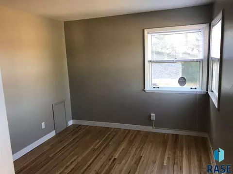 2912 E 2914 E Pearl St, Sioux Falls, SD 57103 photo 6