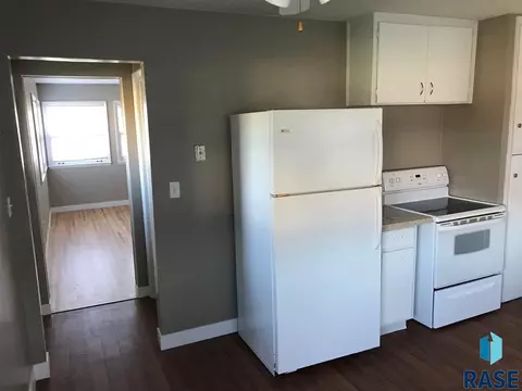 2912 E 2914 E Pearl St, Sioux Falls, SD 57103 photo 3