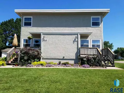 2912 E 2914 E Pearl St, Sioux Falls, SD 57103 photo 1