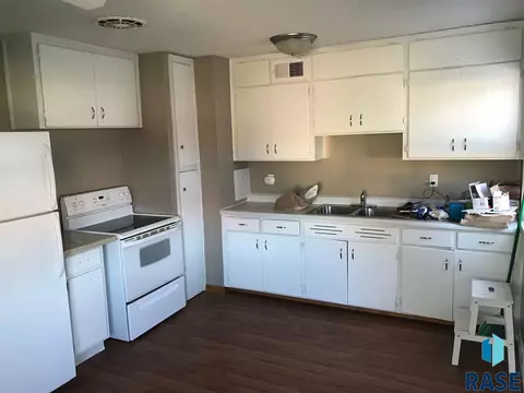 2912 E 2914 E Pearl St, Sioux Falls, SD 57103 photo 2
