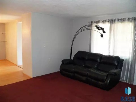 105 E 1st St, Marion, SD 57043 photo 12