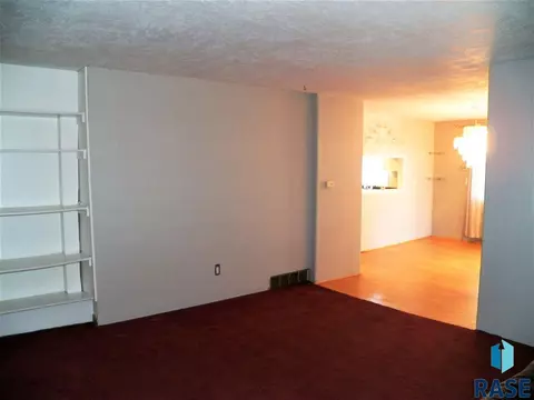 105 E 1st St, Marion, SD 57043 photo 13