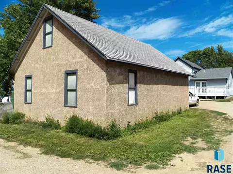 105 E 1st St, Marion, SD 57043 photo 5