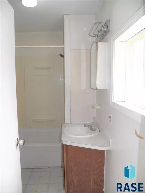 105 E 1st St, Marion, SD 57043 photo 27