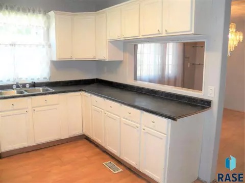 105 E 1st St, Marion, SD 57043 photo 15