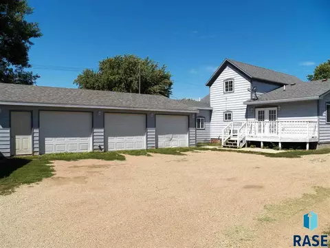 105 E 1st St, Marion, SD 57043 photo 2