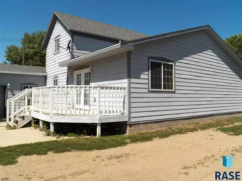 105 E 1st St, Marion, SD 57043 photo 3