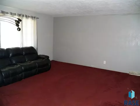 105 E 1st St, Marion, SD 57043 photo 11