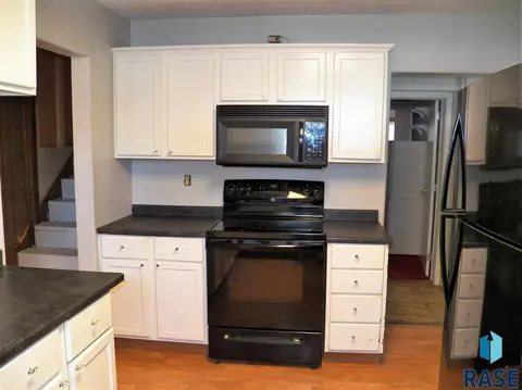 105 E 1st St, Marion, SD 57043 photo 17