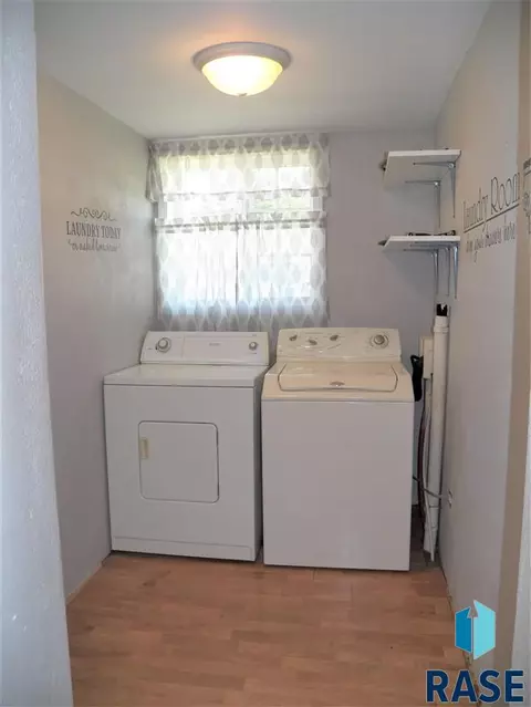 105 E 1st St, Marion, SD 57043 photo 18