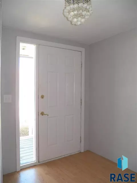 105 E 1st St, Marion, SD 57043 photo 8