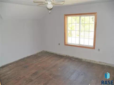 105 E 1st St, Marion, SD 57043 photo 28