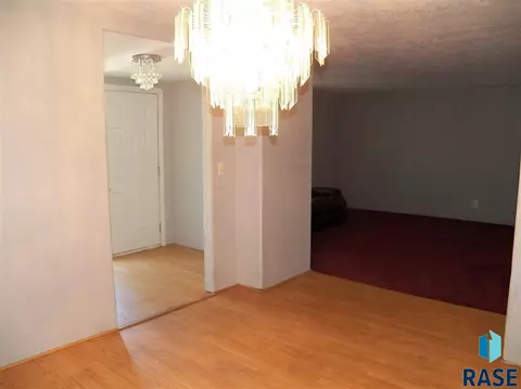 105 E 1st St, Marion, SD 57043 photo 10