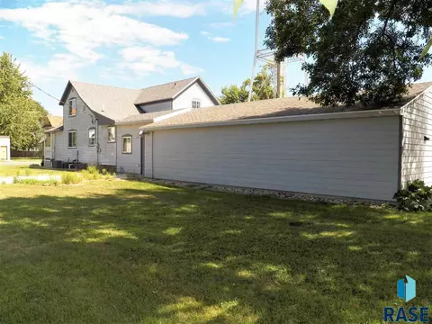 105 E 1st St, Marion, SD 57043 photo 7