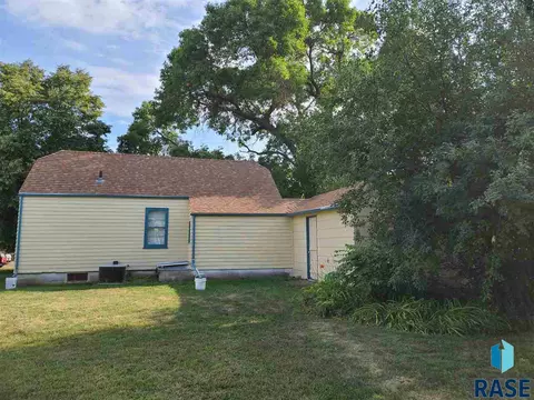 206 E 1st St, Marion, SD 57043 photo 18