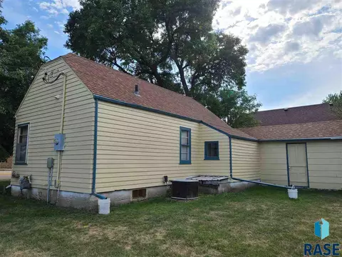 206 E 1st St, Marion, SD 57043 photo 17
