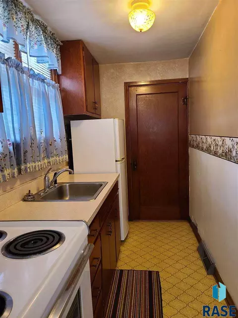 206 E 1st St, Marion, SD 57043 photo 6