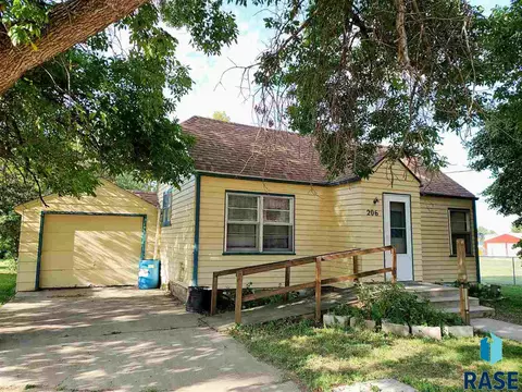 206 E 1st St, Marion, SD 57043 photo 1