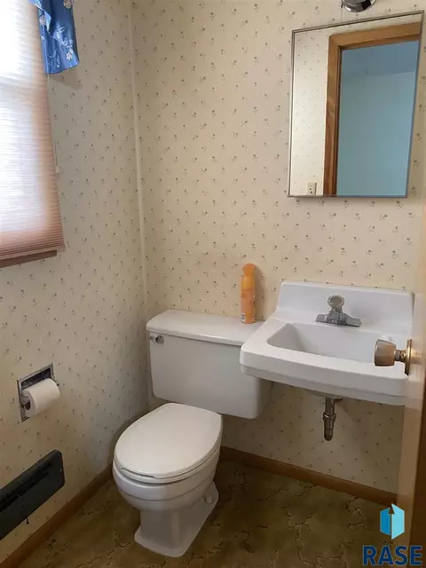 312 E 3rd St, Freeman, SD 57029 photo 14