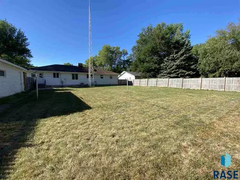 312 E 3rd St, Freeman, SD 57029 photo 35