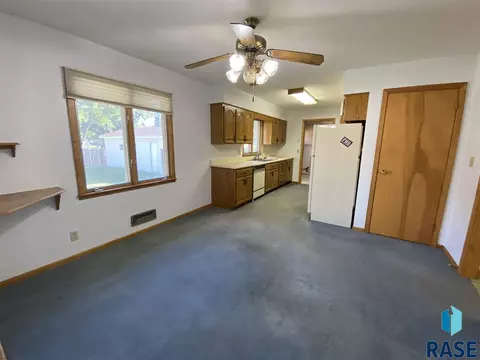 312 E 3rd St, Freeman, SD 57029 photo 6