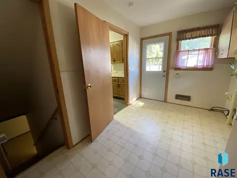 312 E 3rd St, Freeman, SD 57029 photo 12