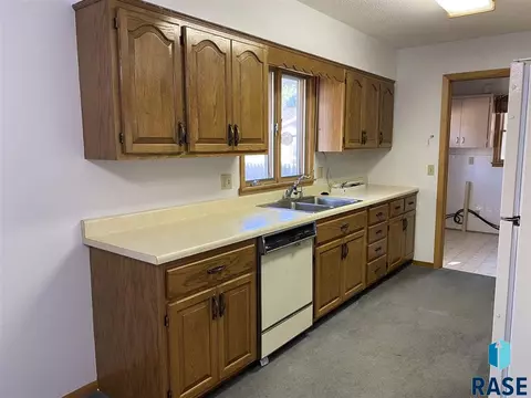 312 E 3rd St, Freeman, SD 57029 photo 9