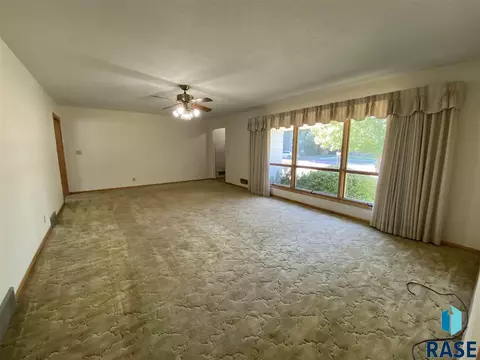 312 E 3rd St, Freeman, SD 57029 photo 5