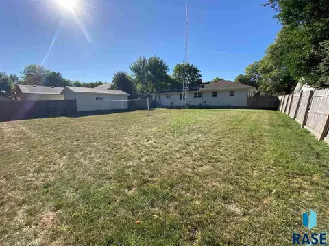 312 E 3rd St, Freeman, SD 57029 photo 36