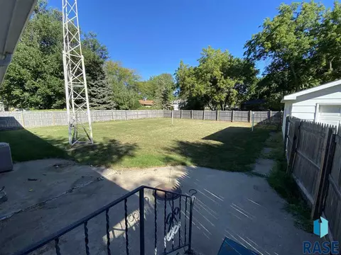 312 E 3rd St, Freeman, SD 57029 photo 3