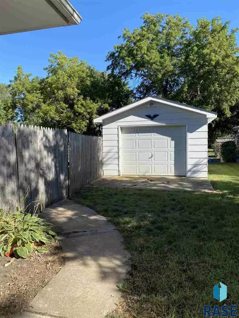 312 E 3rd St, Freeman, SD 57029 photo 33