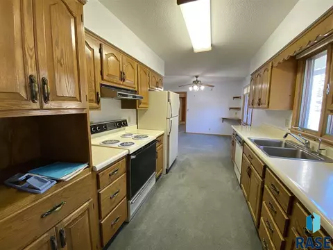 312 E 3rd St, Freeman, SD 57029 photo 7