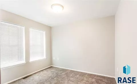 214 N Nesmith Ave, Sioux Falls, SD 57103 photo 9