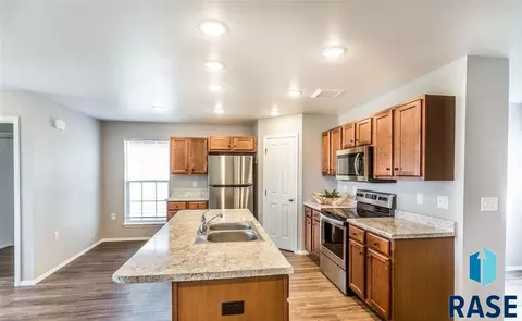 214 N Nesmith Ave, Sioux Falls, SD 57103 photo 4