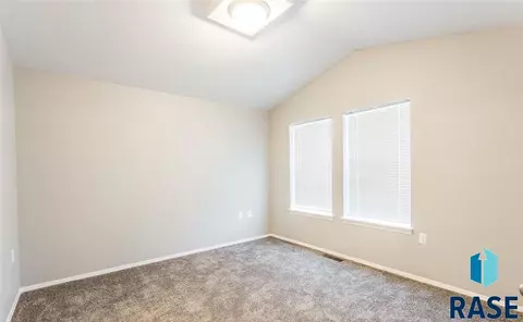 214 N Nesmith Ave, Sioux Falls, SD 57103 photo 6