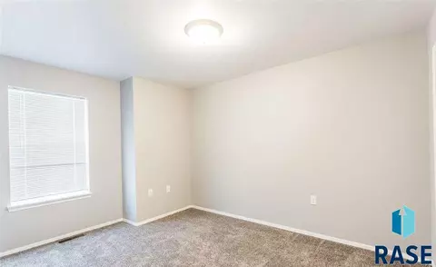 214 N Nesmith Ave, Sioux Falls, SD 57103 photo 8