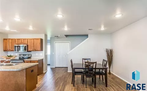 214 N Nesmith Ave, Sioux Falls, SD 57103 photo 3