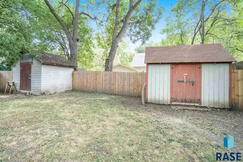 616 N Broadway St, Canton, SD 57013 photo 32