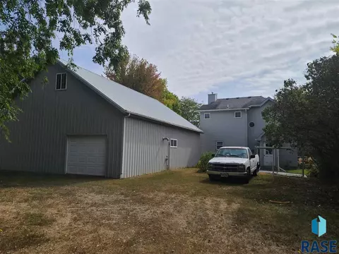 533 E 3rd St, Parker, SD 57053 photo 33